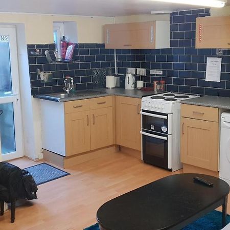 Private Basement Studio Flat With Modern Features Apartment Huddersfield Exterior foto