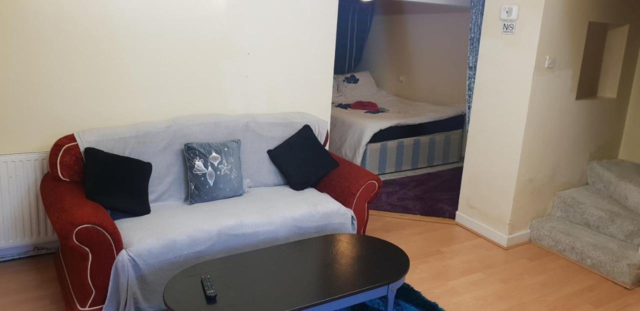 Private Basement Studio Flat With Modern Features Apartment Huddersfield Exterior foto
