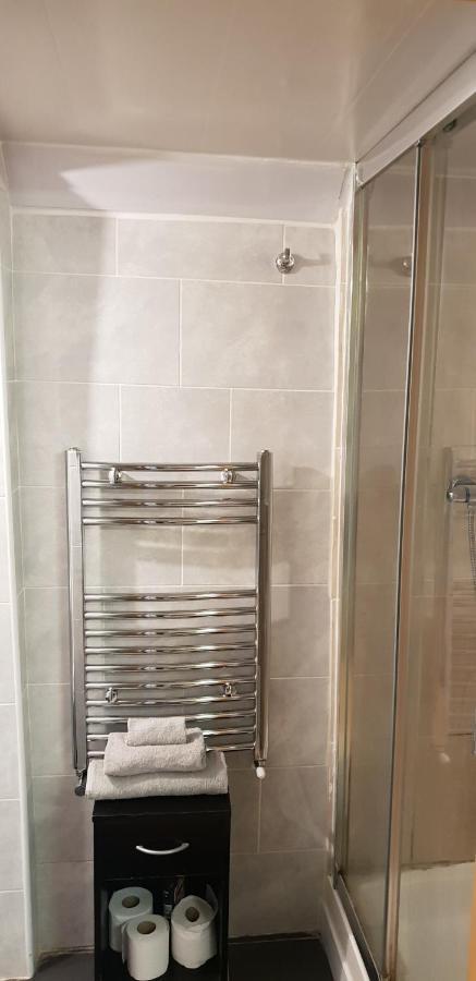 Private Basement Studio Flat With Modern Features Apartment Huddersfield Exterior foto