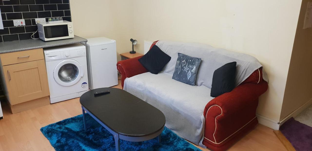 Private Basement Studio Flat With Modern Features Apartment Huddersfield Exterior foto